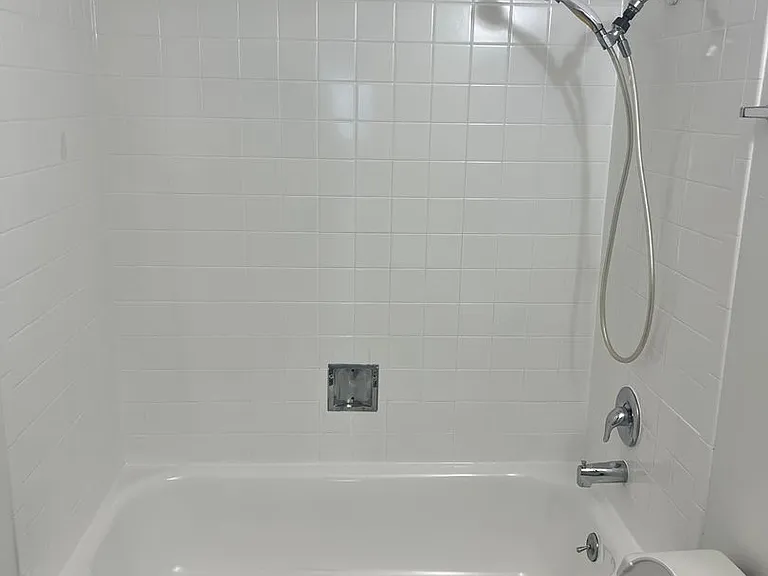 527 Summit Ave E — Photo 21