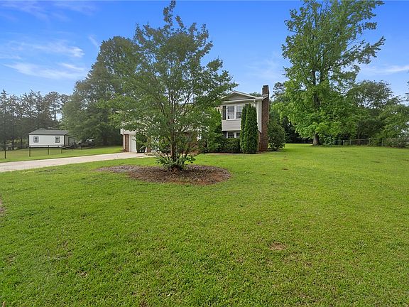 3rd image of 103 Ashley Ct