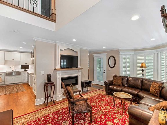 3rd image of 25 Sarazen St