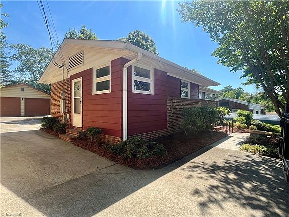 3rd image of 2223 Woodberry Dr