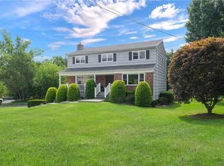 3 Paradise Dr, Scarsdale, NY 10583
