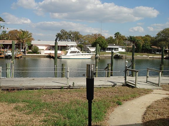 5th image of 3919 Fontainebleau Dr