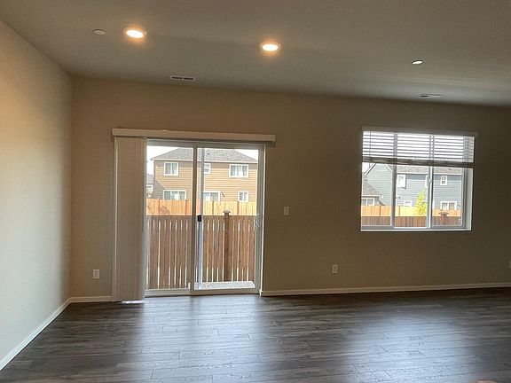 4th image of 10715 186th Street Ct E #571