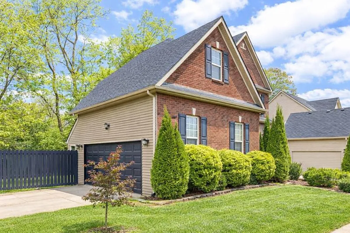 Building Photo - 2505 Eastway Dr