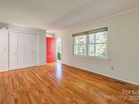 5th image of 9 Guinevere Ct