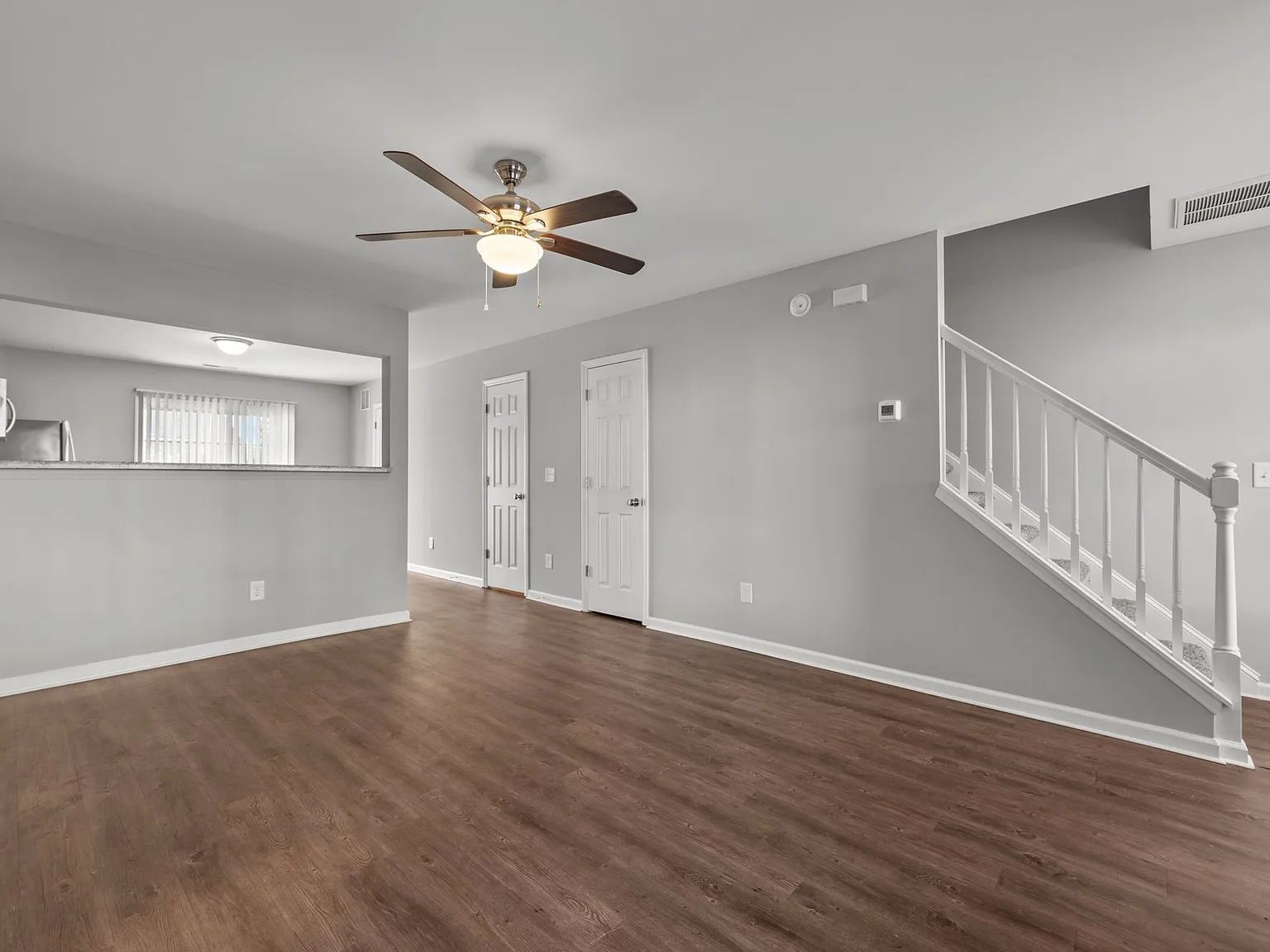 2 bed, 2.5 bath, 1026 sqft, $1,200 — Photo 3