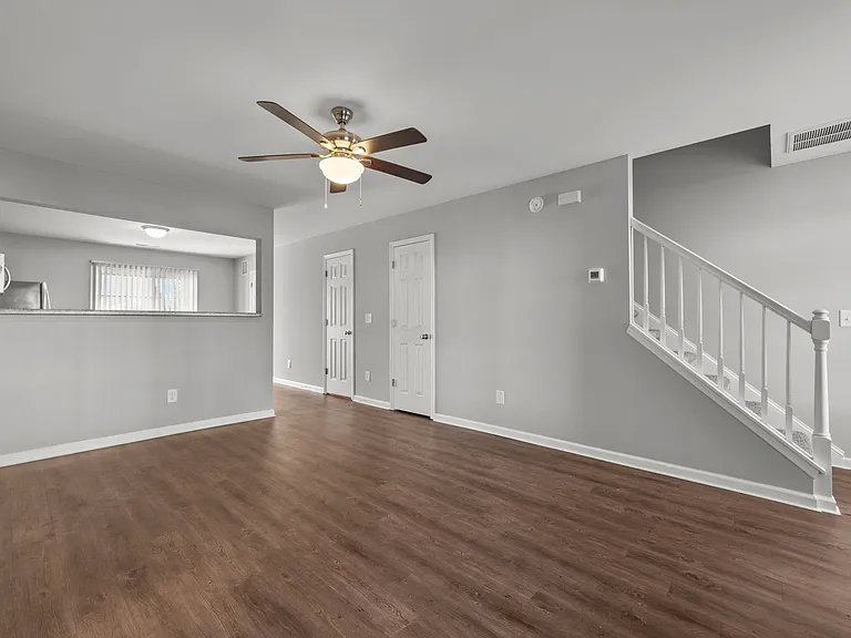 4021 Cobblestone Dr #7 — Photo 2