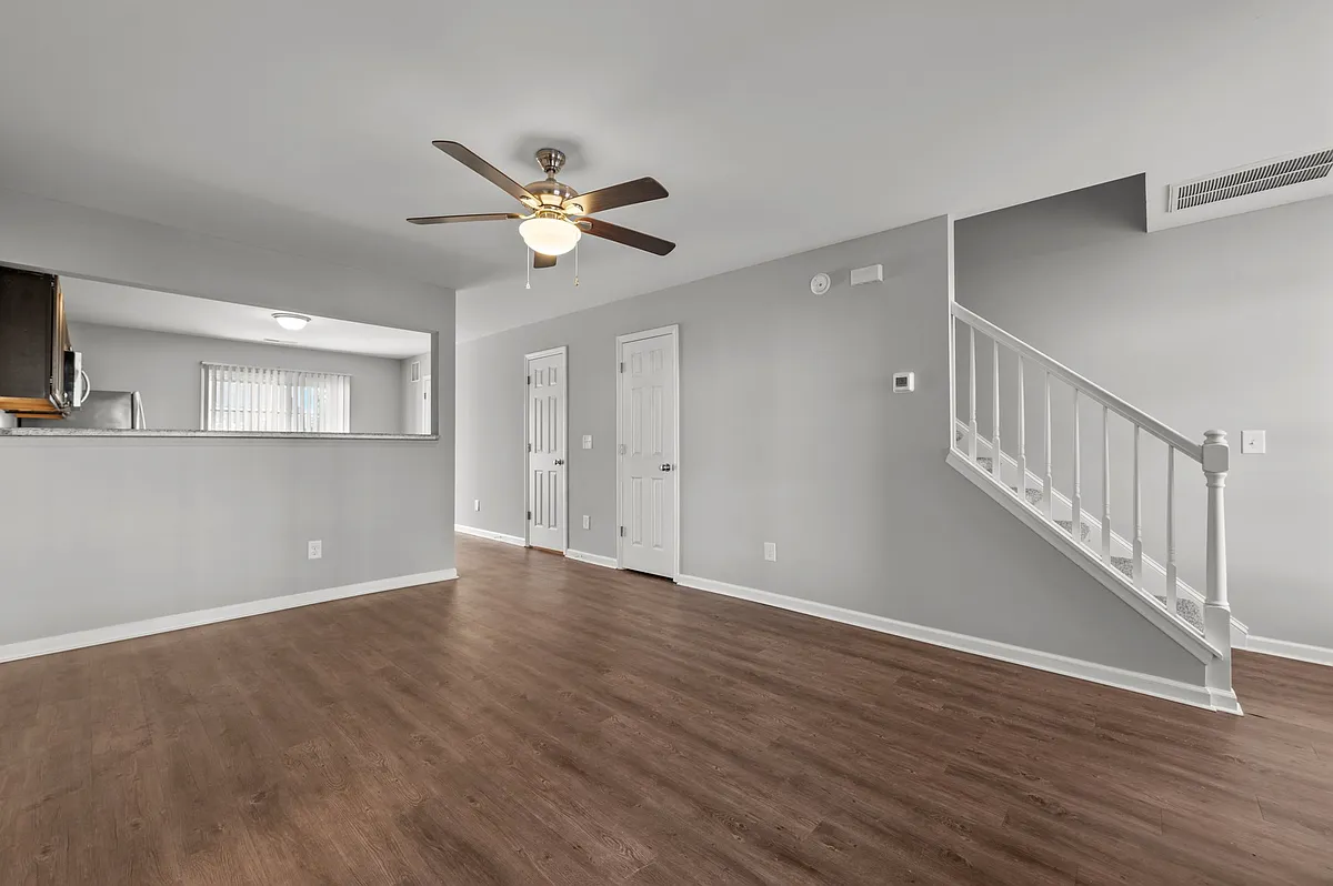 Building Photo - 4021 Cobblestone Dr #7