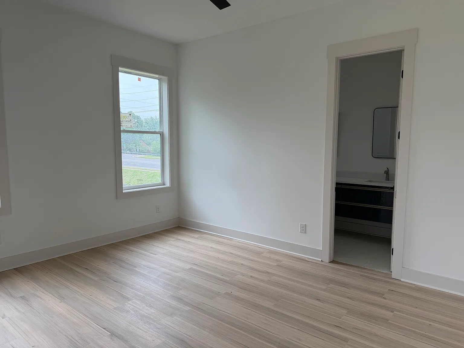 4 bed, 2425 sqft, $2,875 — Photo 2