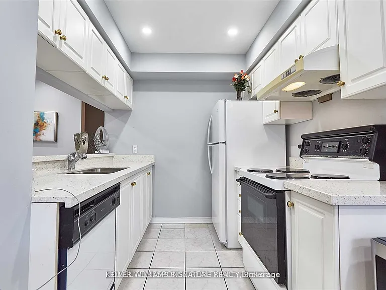 29 Rosebank Dr #911 — Photo 11