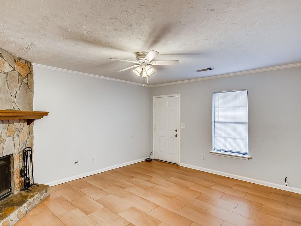 1st image of 383 Charter Ct
