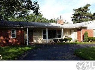 376 Belhaven Rd, Troy, MI 48085