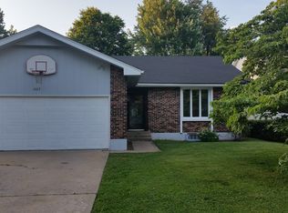 1527 E University St, Springfield, MO 65804