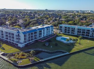351 Lakeside Ln APT 305, Houston, TX 77058