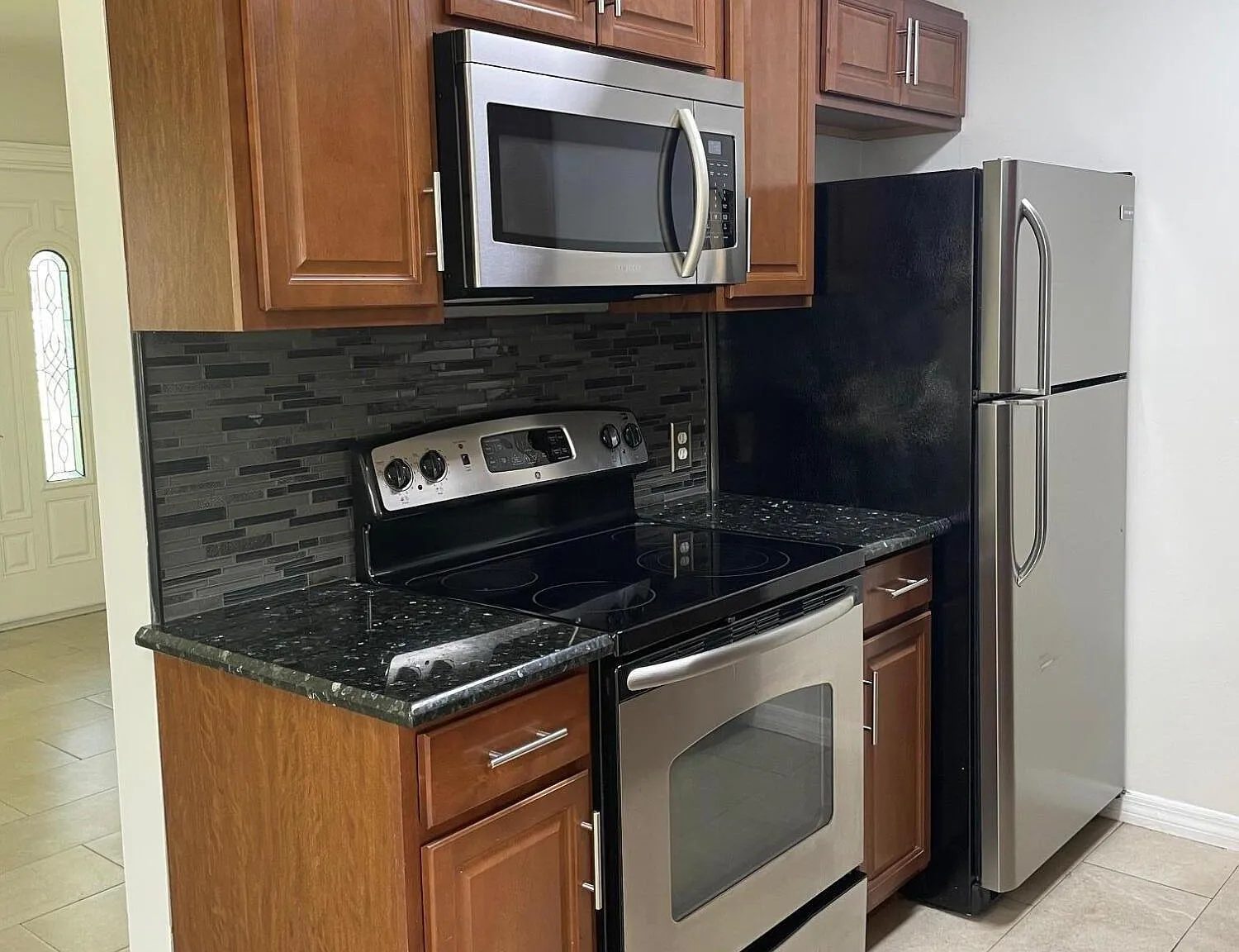 1 bed, 1.0 bath, 675 sqft, $1,800 — Photo 2