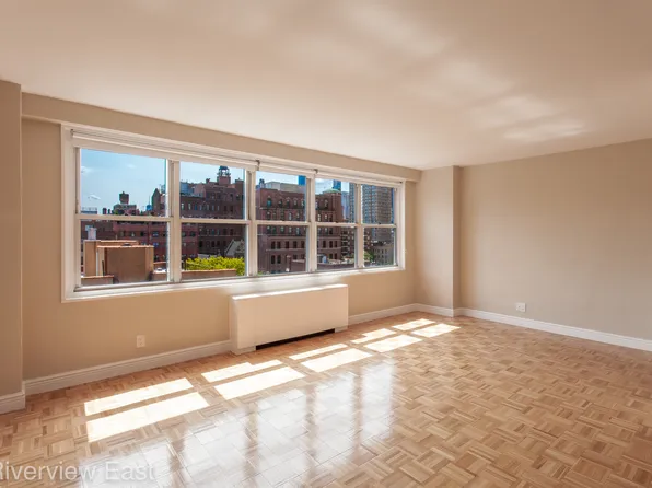 251 East 32nd Street image 2 of 10