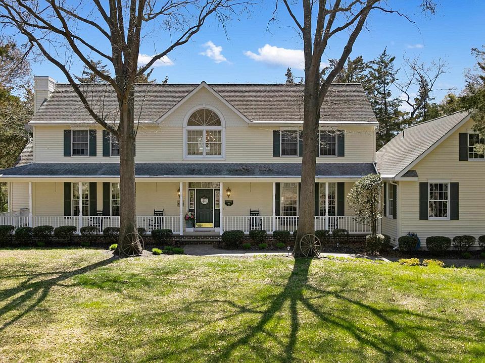 1st image of 19 Cedar Meadow Dr