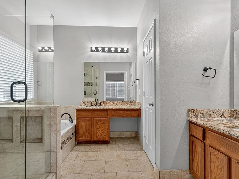 9787 Old Field Dr — Photo 32