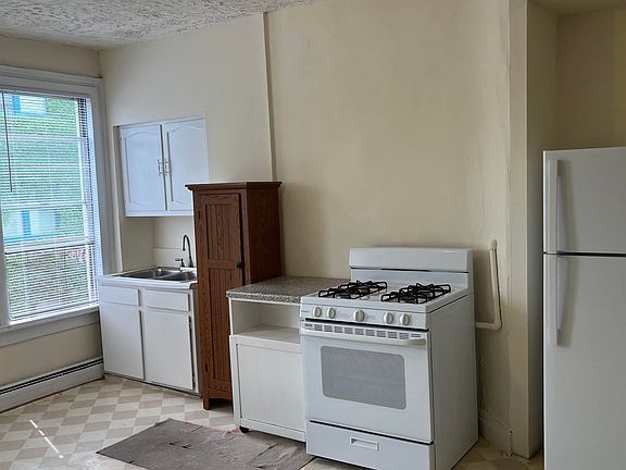 5th image of 527 Willow Ave APT 8