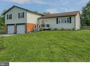 19 Dogwood Rd, Mohrsville, PA 19541