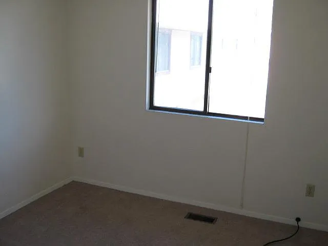 3 bed, 1.5 bath, 1428 sqft, $1,900 — Photo 3