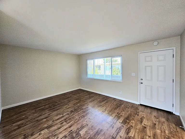 527 Walker Dr — Photo 12