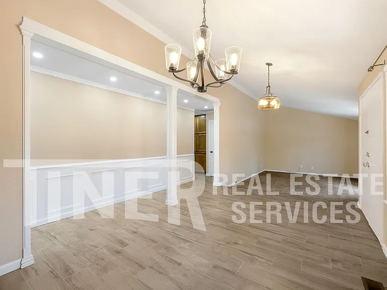 1721 Oakwood Dr — Photo 8