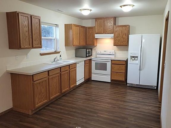 4th image of 8320 209th Avenue Ct E
