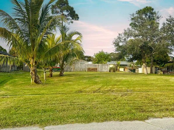 375 SW Dwight Avenue, Port St Lucie, FL 34983