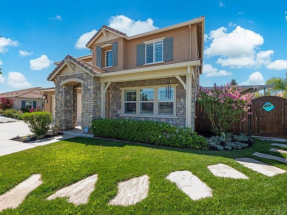 5th image of 1043 Green Leaf Court