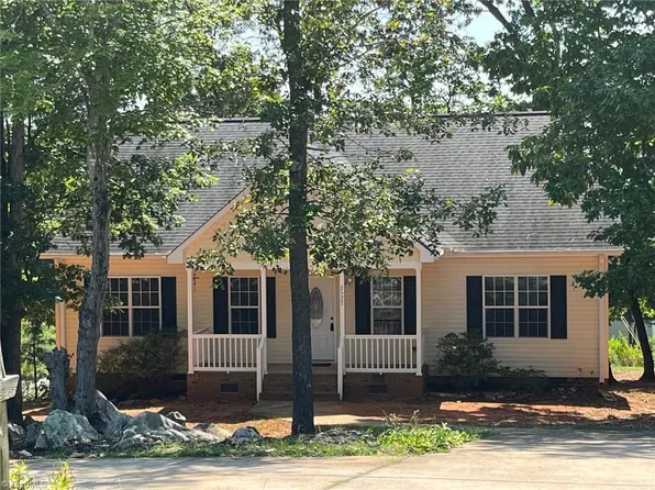 2527 Peppertree Ridge Rd, Randleman, NC 27317