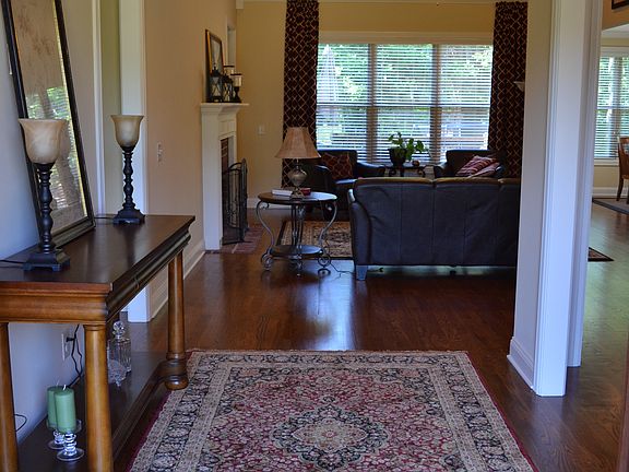 2nd image of 813 Piccadilly Dr