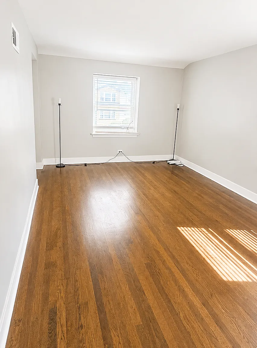3 bed, 1000 sqft, $2,250 — Photo 3