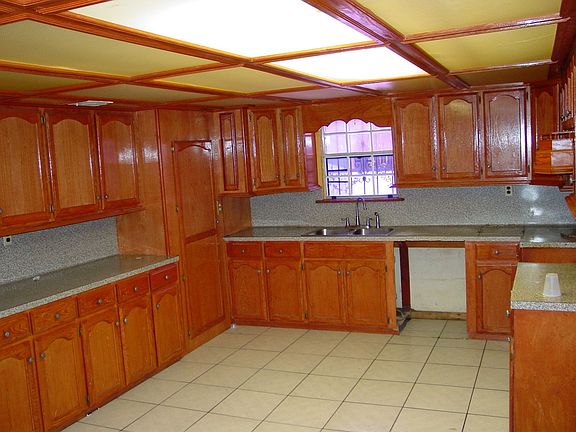 3rd image of 1008 Perales Martinez St