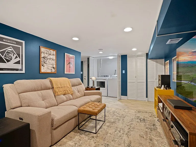 2410 S Dakota Ave NE — Photo 10