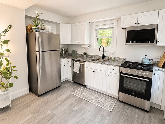 4th image of 21 Main St #19