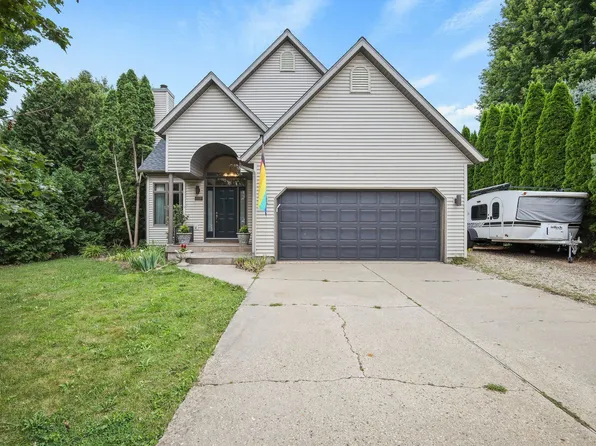 1930 Blue Mounds St, Black Earth, WI 53515