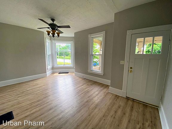 3rd image of 550 Lyon St NE #1