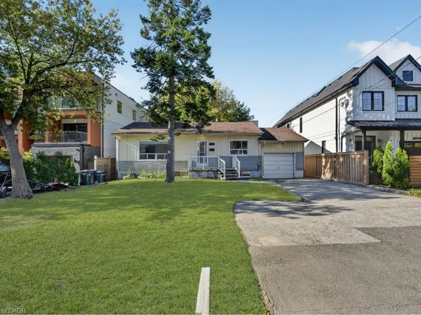 1024 Roosevelt Rd, Mississauga, ON L5G 3Y8