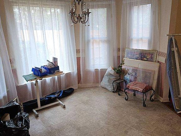 3rd image of 7200 Germanshire Ln