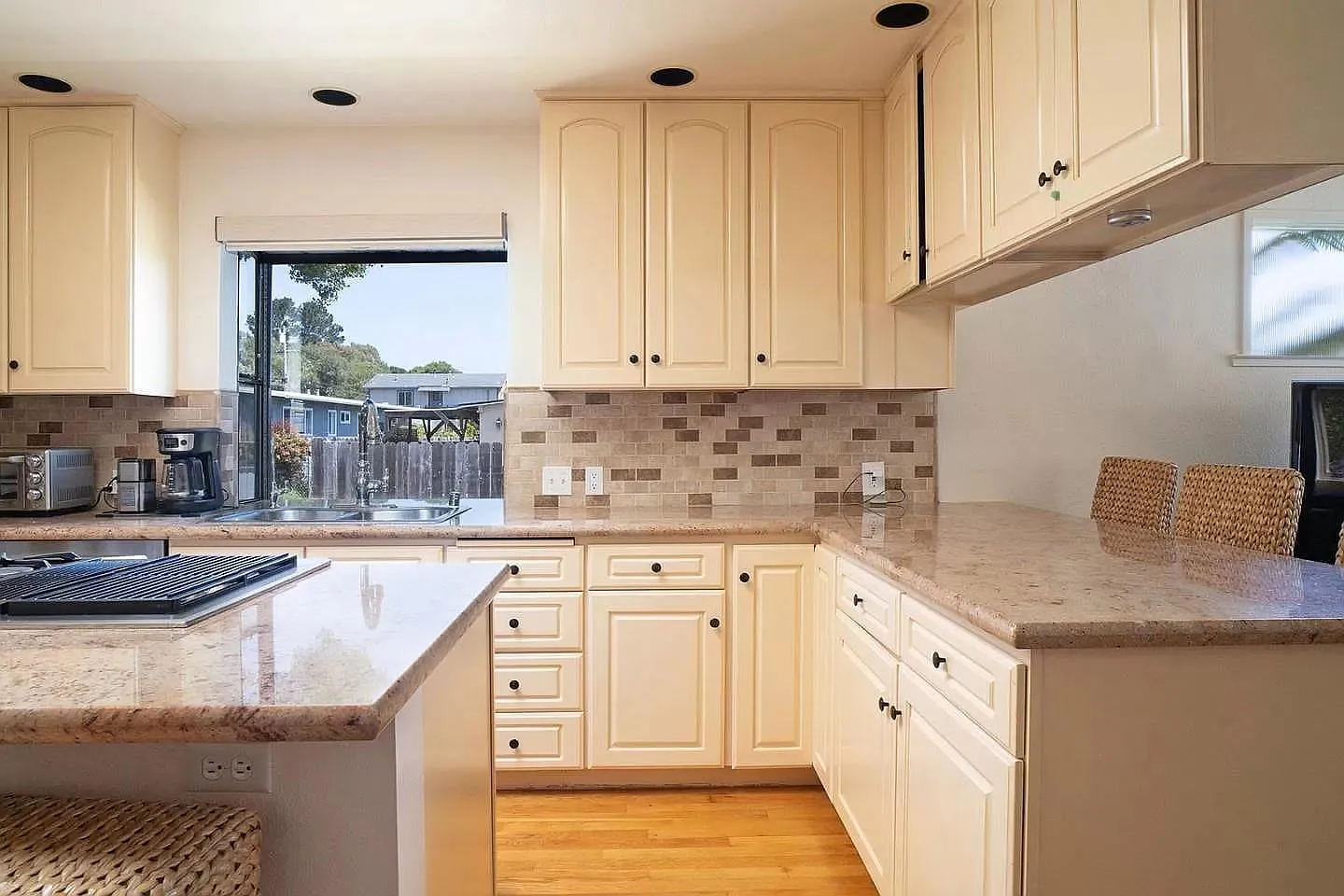 2 bed, 1.5 bath, 955 sqft, $4,500 — Photo 4