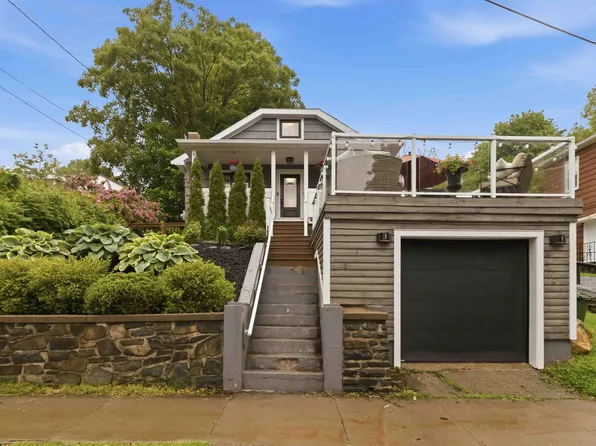 5 Dahlia St, Dartmouth, NS B3A 2R6