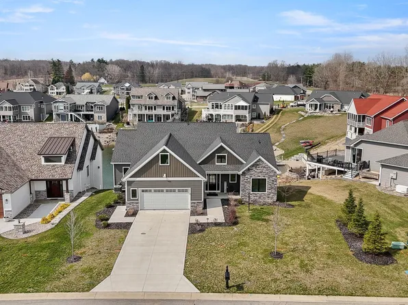 40 Lane 283 Hamilton Lk, Hamilton, IN 46742