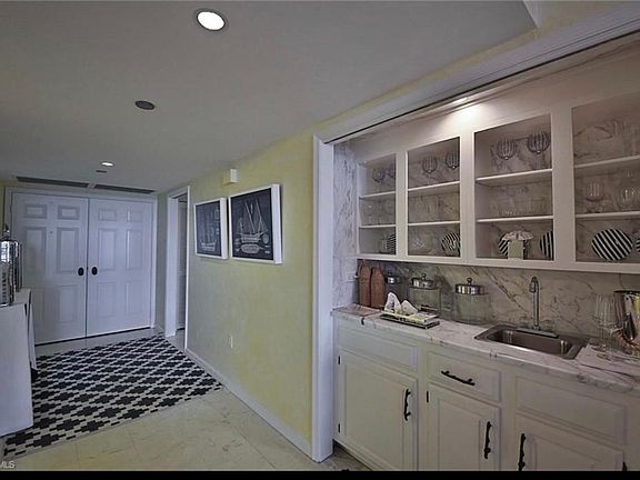 5th image of 3100 Gulf Shore Blvd N APT 501
