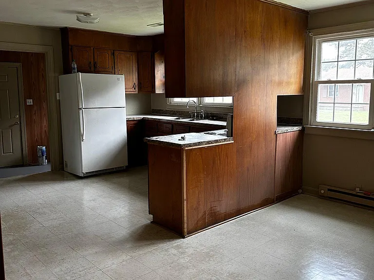 111 Britt St — Photo 3