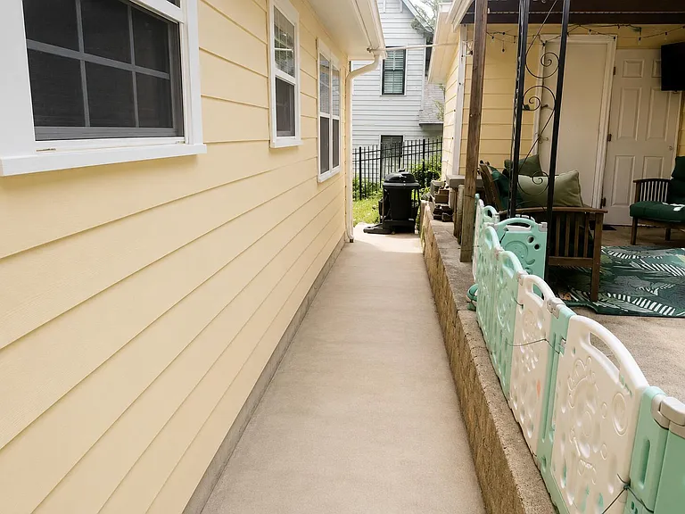 902 Endicott St — Photo 19