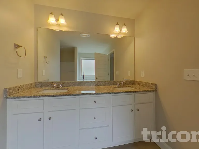 817 Crescent Way — Photo 8