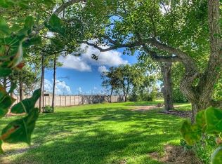 5601 Mitchell Ln, La Marque, TX 77568