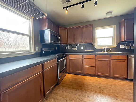 5th image of 2921 NW 35th St