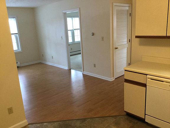Livingroom viewed from kitchen